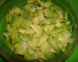 Foto del paso 2 de la receta: Ensalada de aguacate y piña