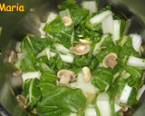 Foto del paso 1 de la receta: Crema de champiñones con acelgas, puerro y apio