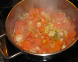 Foto del paso 2 de la receta: Manitas de cerdo en salsa