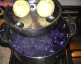 Foto del paso 2 de la receta: Lombarda rehogada con manzana y almendras