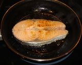 Foto del paso 2 de la receta: Salmón a la naranja con arroz y guisantes