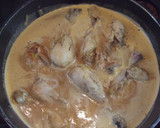 Foto del paso 5 de la receta: Muslitos de pollo guisados con guisantes y gajos de patatas