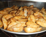 Foto del paso 6 de la receta: Muslitos de pollo guisados con guisantes y gajos de patatas