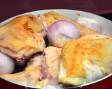 Foto del paso 1 de la receta: Pollo de corral del Montseny con ciruelas y piñones
