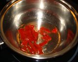 Foto del paso 1 de la receta: Salsa de pimientos del piquillo de Carme