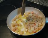 Foto del paso 3 de la receta: Ensalada de aguacates, gambas y manzanas