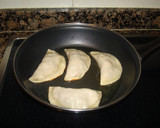 Foto del paso 4 de la receta: Empanadillas de sardinilla y aceitunas