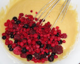 Foto del paso 2 de la receta: Bizcocho de frutas del bosque