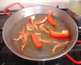 Foto del paso 3 de la receta: Paella de verduras, gambas y bacalao