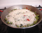 Foto del paso 8 de la receta: Paella de verduras, gambas y bacalao
