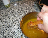 Foto del paso 4 de la receta: Torrijas con almíbar de naranja