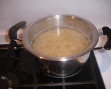 Foto del paso 2 de la receta: Pasta de lacitos con gambas y crema de azafrán