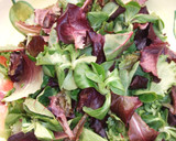 Foto del paso 1 de la receta: Ensalada de trucha ahumada con queso y uvas