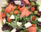 Foto del paso 3 de la receta: Ensalada de trucha ahumada con queso y uvas