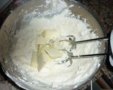 Foto del paso 3 de la receta: Crema de dulce de leche para decorar