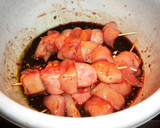 Foto del paso 2 de la receta: Brochetas de pollo y chorizo blanco