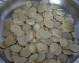 Foto del paso 3 de la receta: Merluza con almejas y langostinos