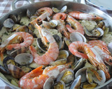 Foto del paso 7 de la receta: Merluza con almejas y langostinos