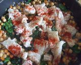Foto del paso 3 de la receta: Potaje de bacalao con garbanzos y espinacas baby