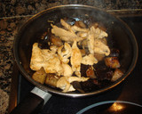 Foto del paso 2 de la receta: Salteado de pollo y berenjena
