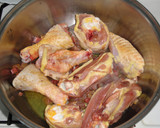 Foto del paso 1 de la receta: Pollo casero a la cazuela