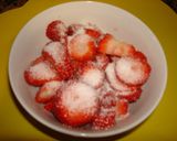 Foto del paso 1 de la receta: Fresones con nata y canela