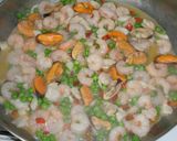 Foto del paso 5 de la receta: Pasta fresca a la marinera