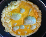 Foto del paso 2 de la receta: Tortilla francesa con queso y pavo