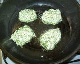 Foto del paso 2 de la receta: Buñuelos de acelga y brócoli