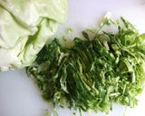Foto del paso 1 de la receta: Ensalada fresca de repollo con peras y algas