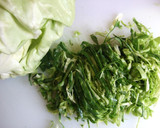 Foto del paso 1 de la receta: Ensalada fresca de repollo con peras y algas