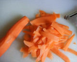 Foto del paso 2 de la receta: Ensalada fresca de repollo con peras y algas