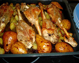 Foto del paso 7 de la receta: Cabrito al horno con patatas y peras al vino