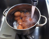 Foto del paso 1 de la receta: Huevos rellenos fríos como los de la abuela