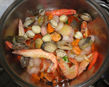 Foto del paso 2 de la receta: Caldeirada de sargo, rape y mariscos