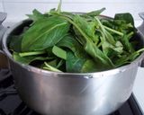 Foto del paso 1 de la receta: Timbal de fideuá con bacalao y espinacas