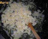 Foto del paso 5 de la receta: Tortilla de mini pajaritas de pasta y acelgas