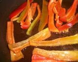Foto del paso 2 de la receta: Pechugas de pollo rehogadas con verduras y tomate al orégano
