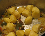 Foto del paso 3 de la receta: Patatas guisadas con marrajo al azafrán