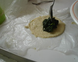 Foto del paso 12 de la receta: Empanadillas caseras de tomate, de espinacas y de cebolla