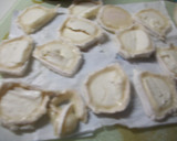 Foto del paso 3 de la receta: Tostas de confitura de tomate con queso de cabra al orégano