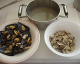 Foto del paso 3 de la receta: Pasta de tiburones, moluscos y gambas