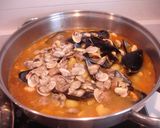 Foto del paso 6 de la receta: Pasta de tiburones, moluscos y gambas