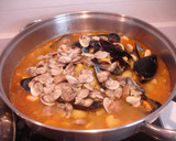 Foto del paso 6 de la receta: Pasta de tiburones, moluscos y gambas