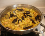 Foto del paso 7 de la receta: Pasta de tiburones, moluscos y gambas