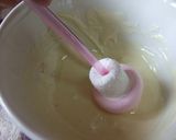 Foto del paso 2 de la receta: Piruletas de nubecitas y chocolate blanco