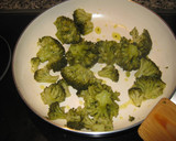 Foto del paso 1 de la receta: Ensalada de macarrones con brócoli y queso fresco