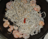 Foto del paso 6 de la receta: Cazuelita de gulas, pulpo y gambas