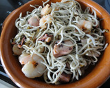 Foto del paso 8 de la receta: Cazuelita de gulas, pulpo y gambas