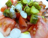 Foto del paso 2 de la receta: Ensalada sencilla de verano tomate y encurtidos